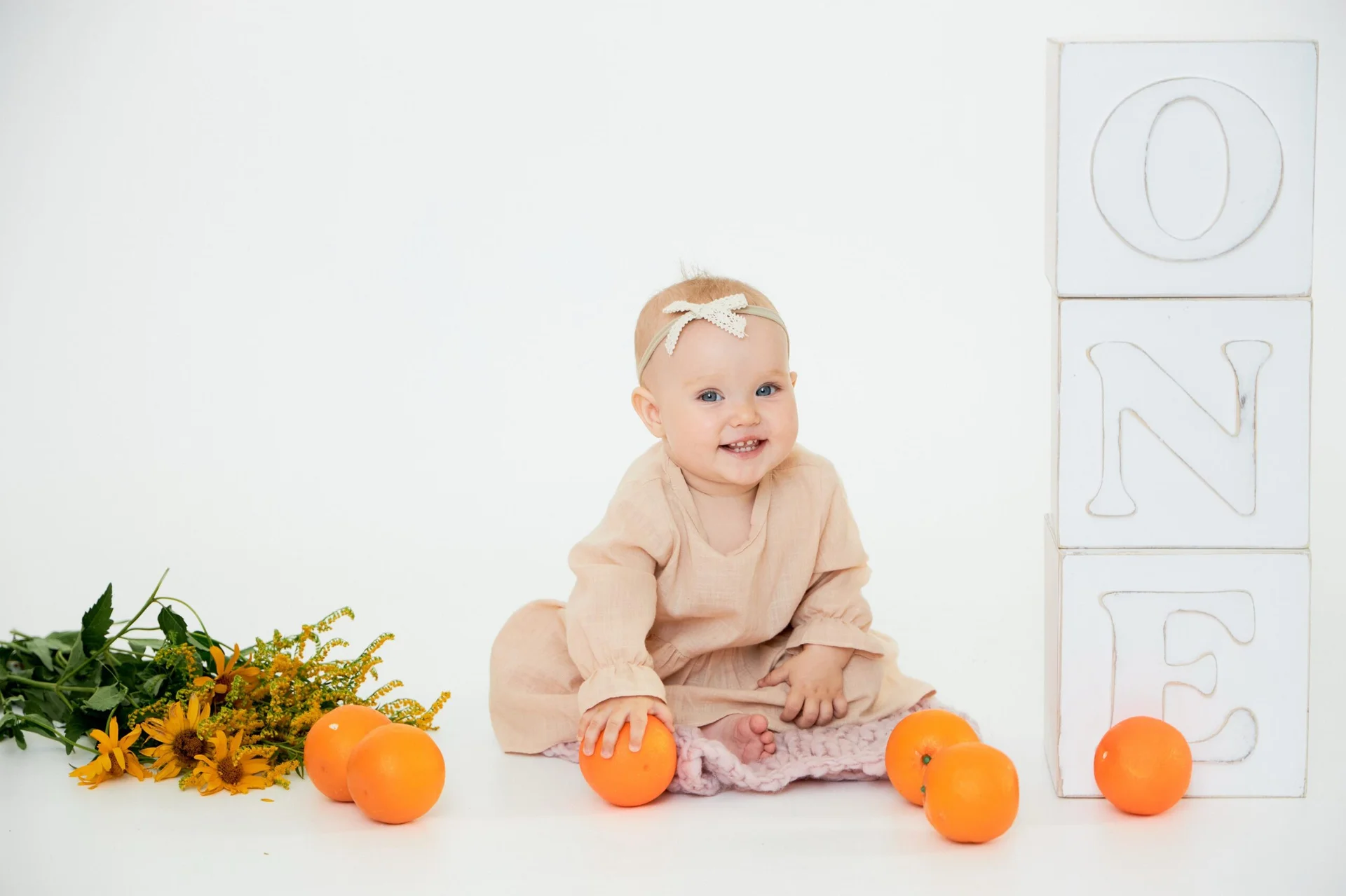 Фотосессия 1 годик в студии Fotoidea